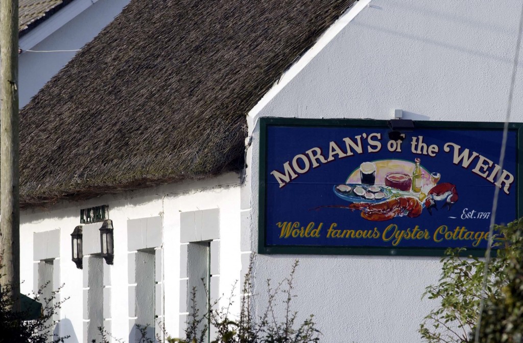 Moran's of the Weir ext sign med res